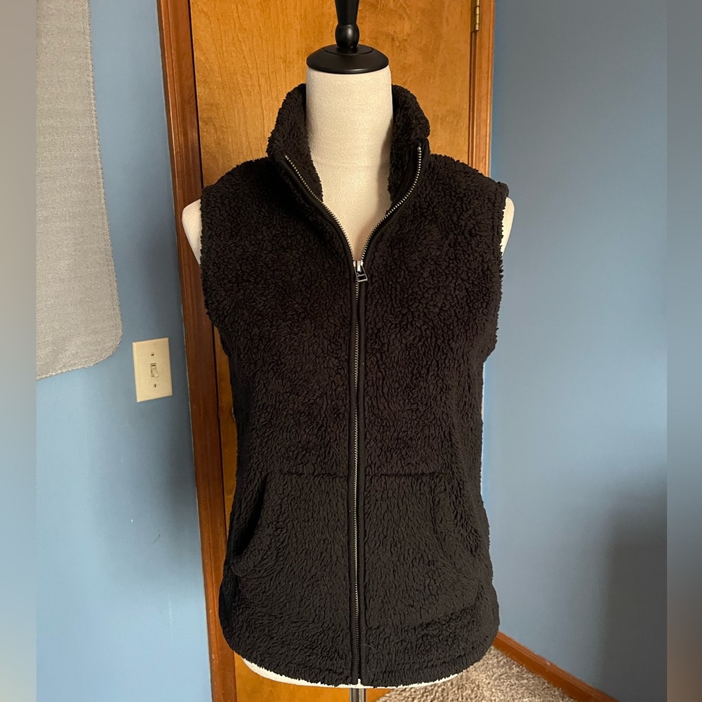 Sleeveless Zip-Up Sweater Vest